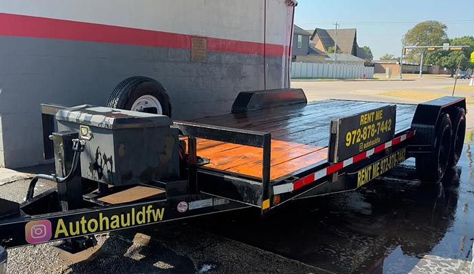 Parked gooseneck trailer after washing